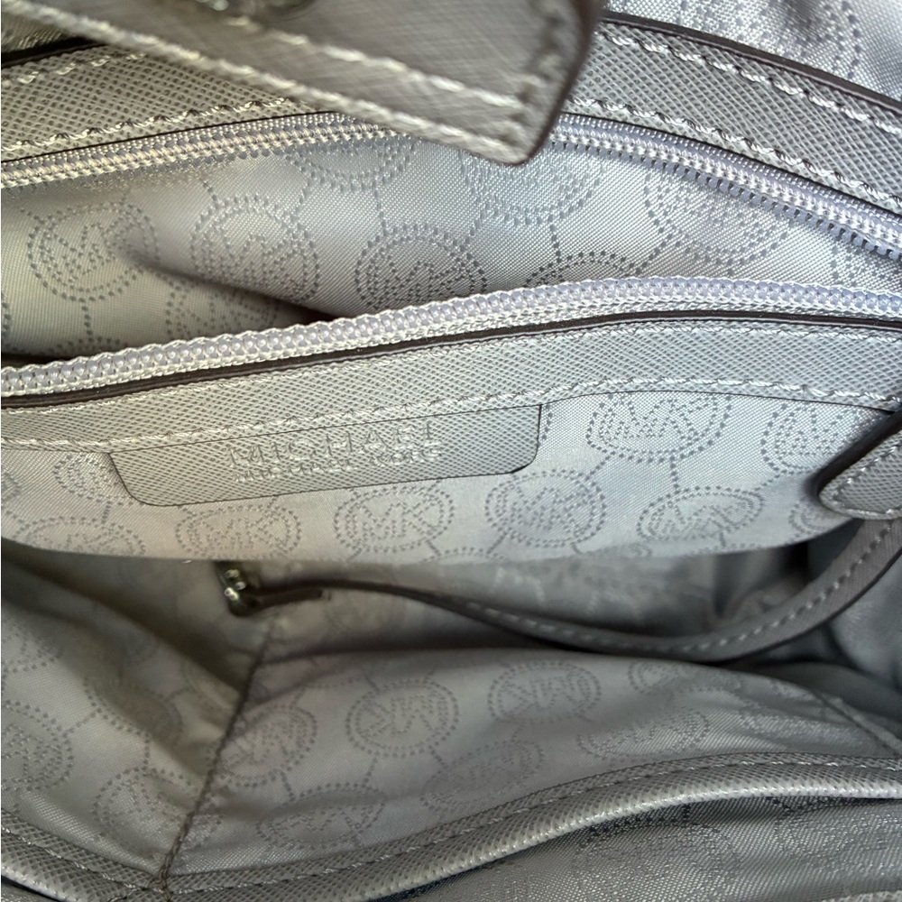 Michael Kors Bag,Michael Kors Light Gray Shoulder Bag. - Picture 16 of 16